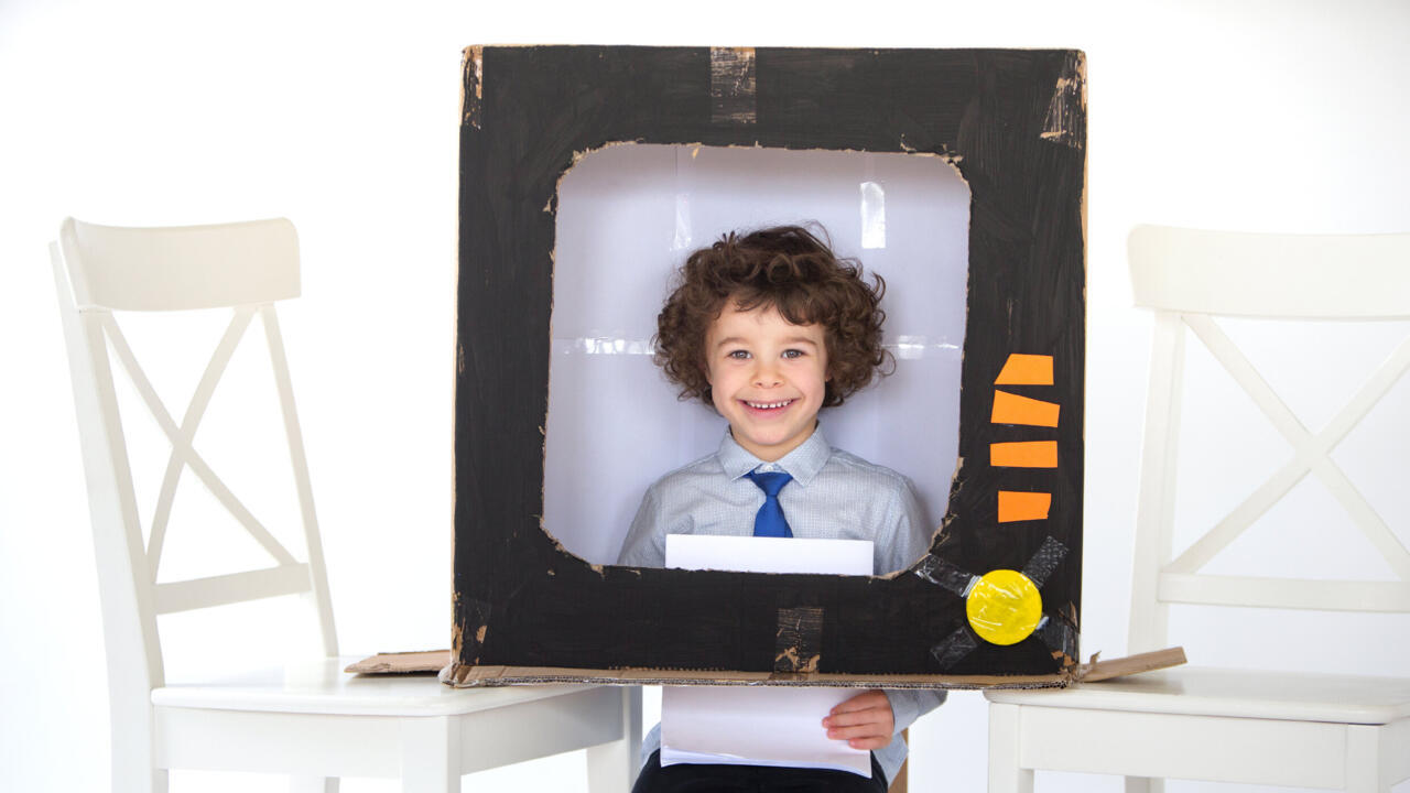 Présenter un journal d’actualité - Français Facile - RFI